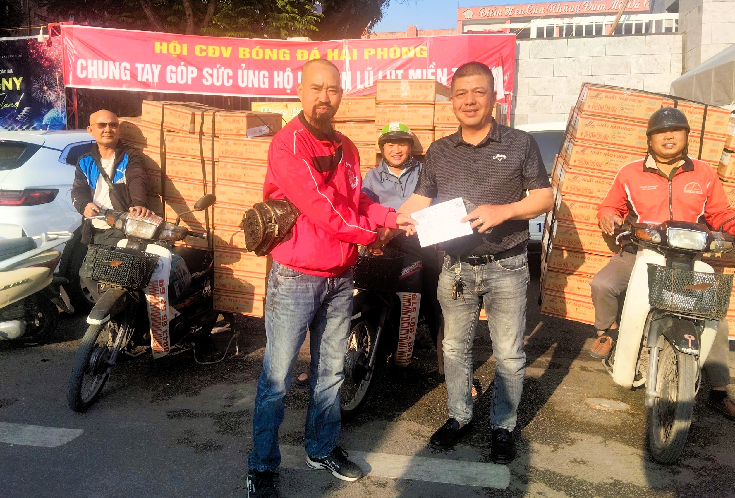 Hải Phòng chung tay cứu trợ Phú Yên khắc phục khó khăn sau lũ- Ảnh 1.