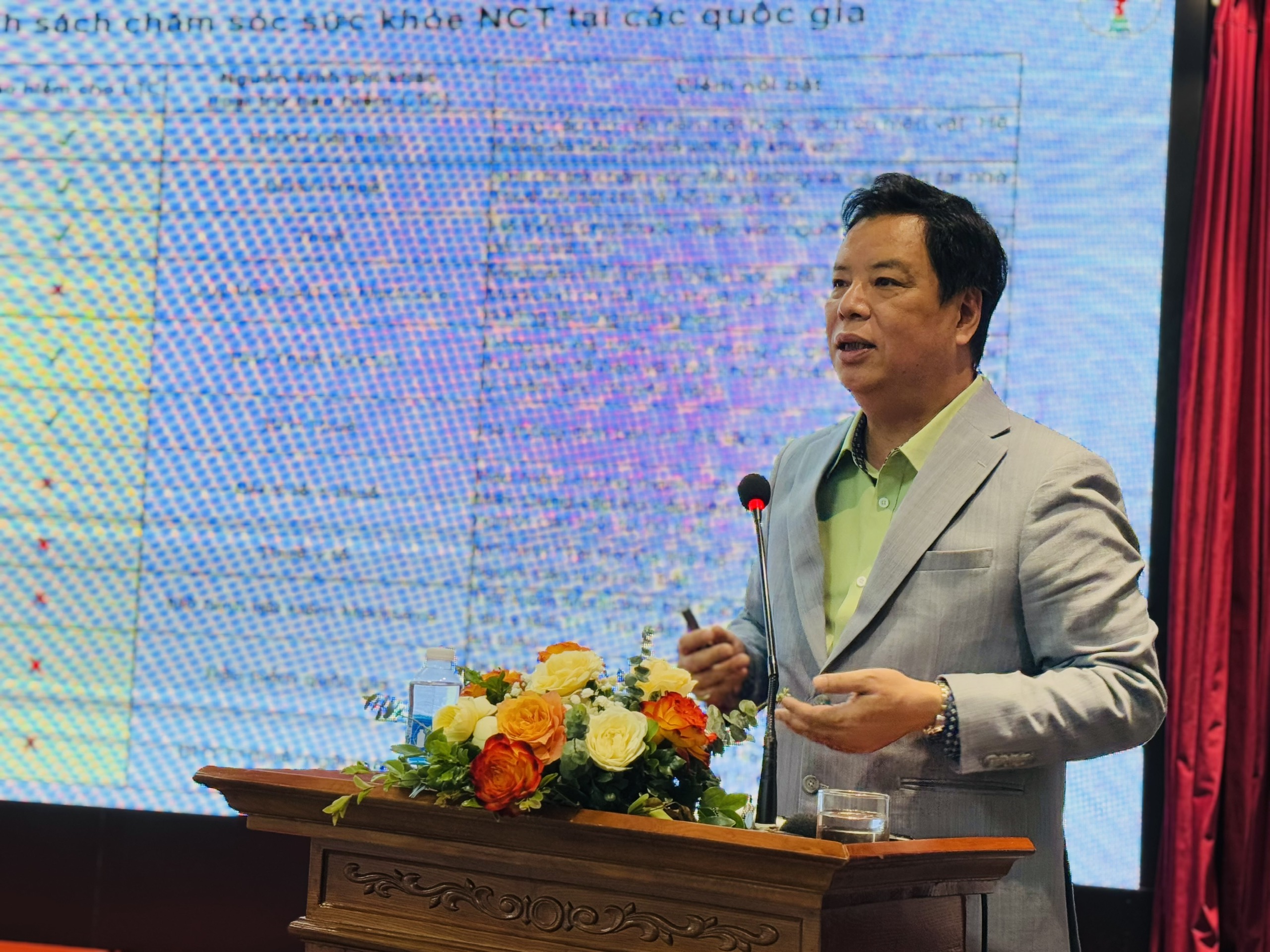 Người cao tuổi ở Hà Nội, TP. Hồ Chí Minh đối mặt với thừa cân béo phì và các bệnh mạn tính- Ảnh 1. Người cao tuổi ở Hà Nội, TP. Hồ Chí Minh đối mặt với thừa cân béo phì và các bệnh mạn tính- Ảnh 1.