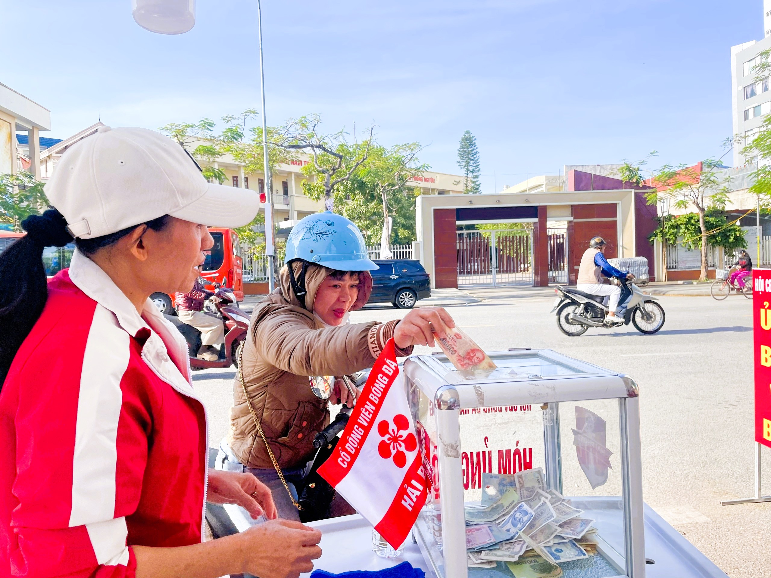 Hải Phòng chung tay cứu trợ Phú Yên khắc phục khó khăn sau lũ- Ảnh 4.