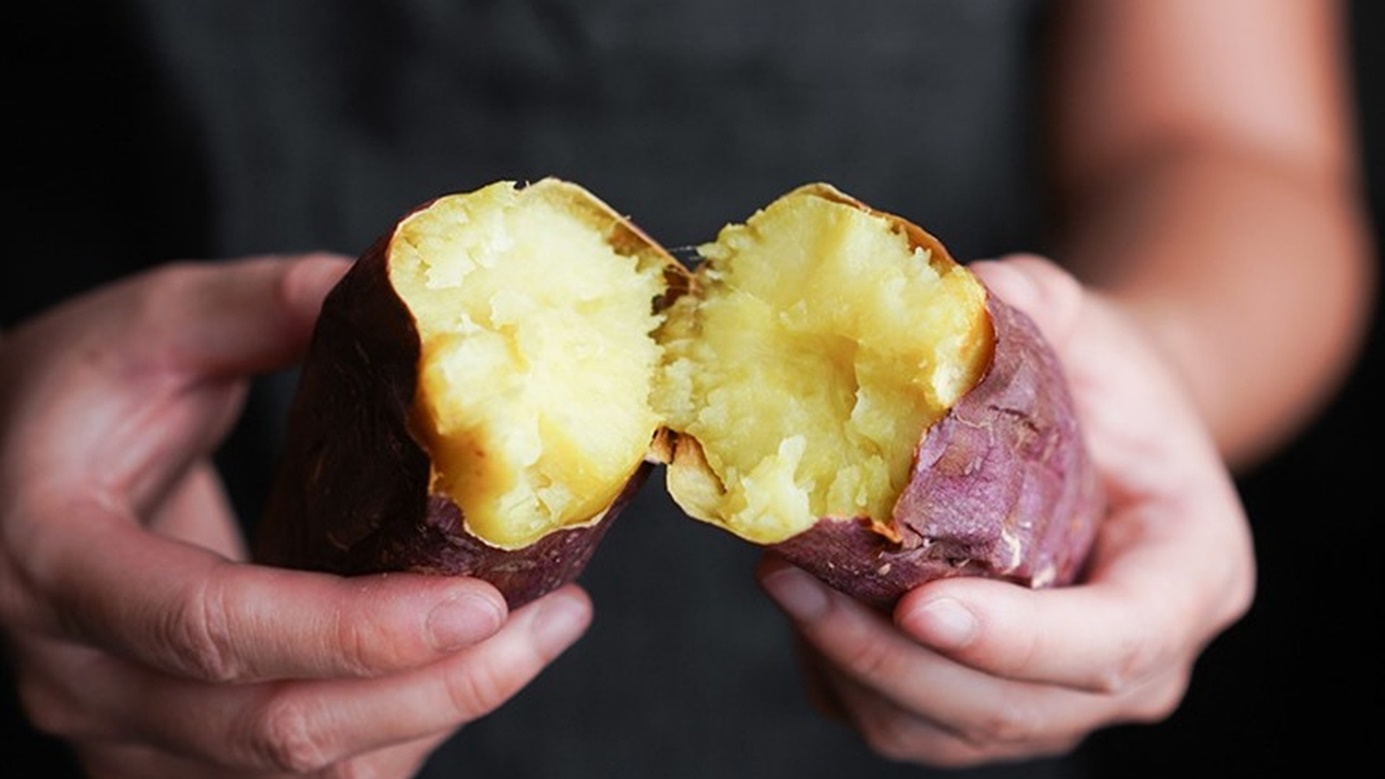 Khoai lang luộc bao nhiêu calo? Có giúp giảm cân không?