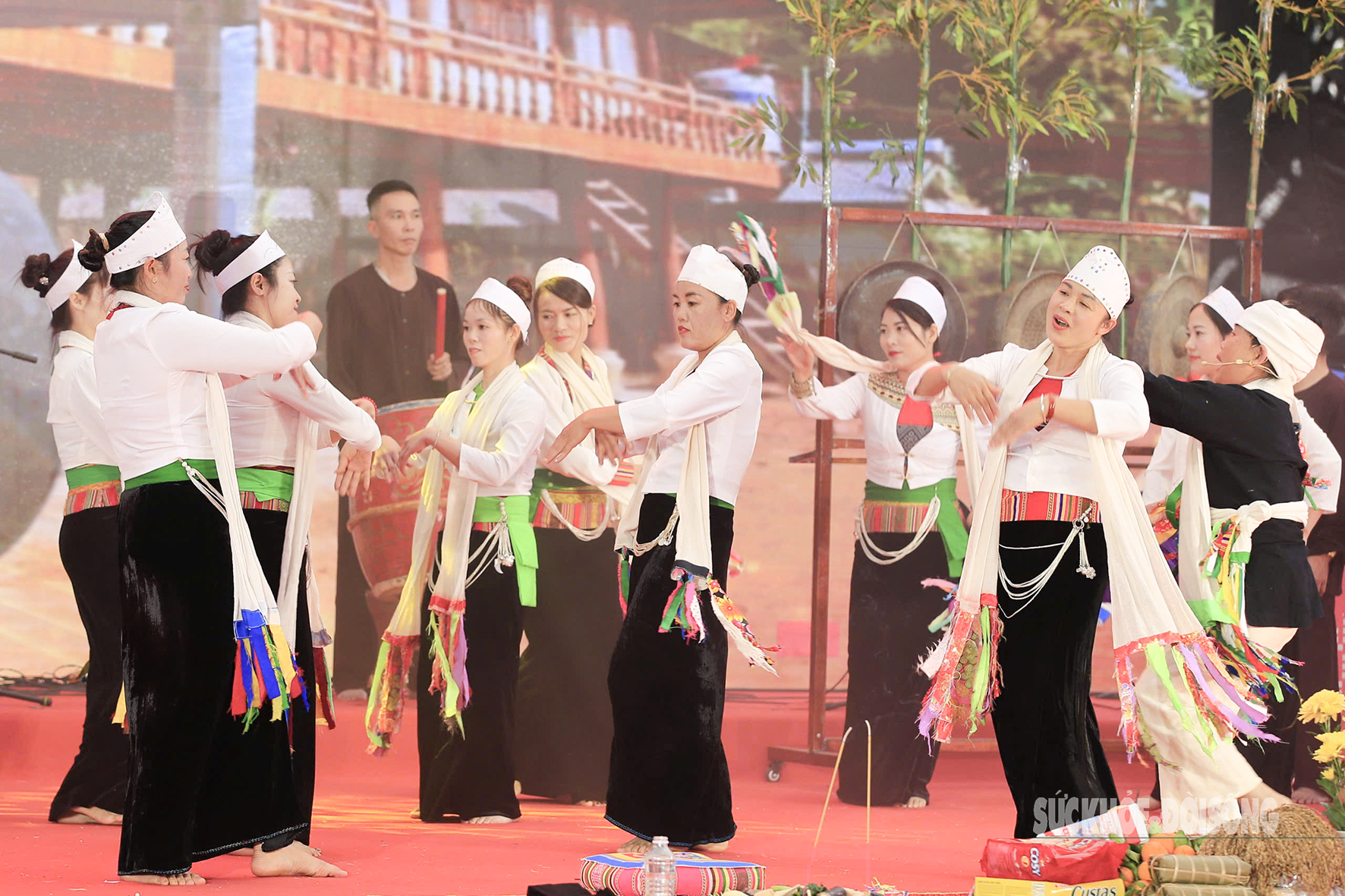 Xem bà Mo thực hiện nghi lễ "Ăn Trường" linh thiêng của người Mường- Ảnh 8.