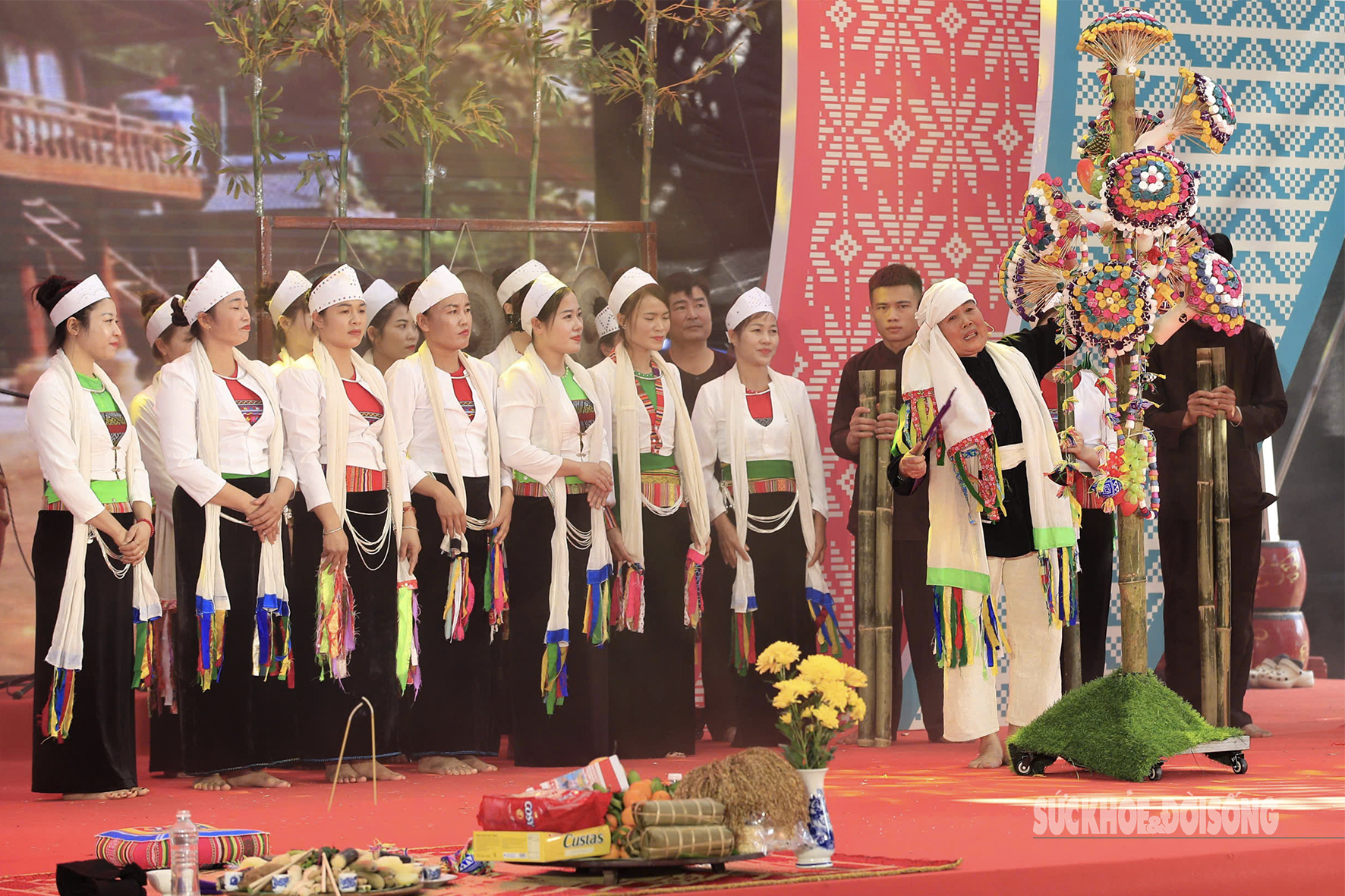 Xem bà Mo thực hiện nghi lễ "Ăn Trường" linh thiêng của người Mường- Ảnh 6.