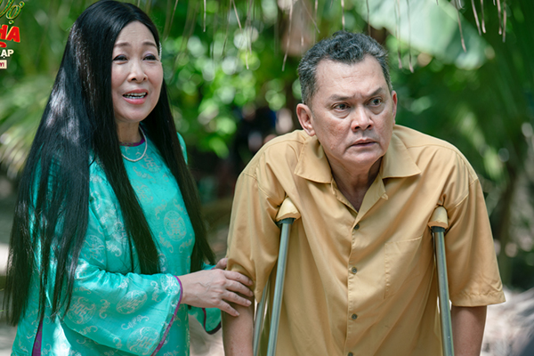 NSND Hồng Vân gây ngạc nhiên ở tuổi U60- Ảnh 3. NSND Hồng Vân gây ngạc nhiên ở tuổi U60- Ảnh 3.