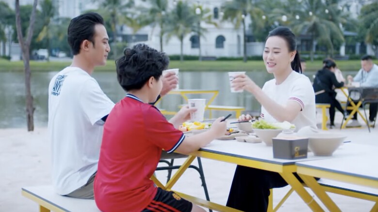 Khán giả 'ấm ức' với cái kết phim ‘Gió ngang khoảng trời xanh’- Ảnh 1.