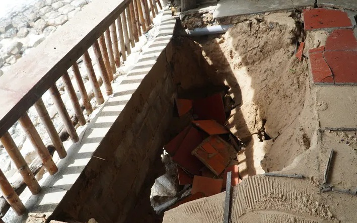 Kè biển Mũi Né sạt lở nghiêm trọng, kiến nghị công bố tình huống khẩn cấp- Ảnh 2.