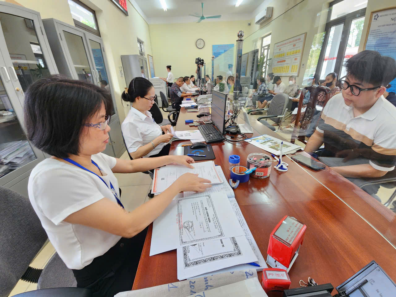 Hà Nội chuyển 126 điểm hành chính công cấp xã về thành phố- Ảnh 1.