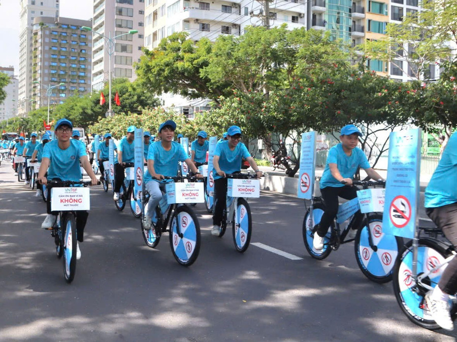 Hơn 68% người dân vẫn hít khói thuốc thụ động tại nhà hàng- Ảnh 2. Hơn 68% người dân vẫn hít khói thuốc thụ động tại nhà hàng- Ảnh 2.