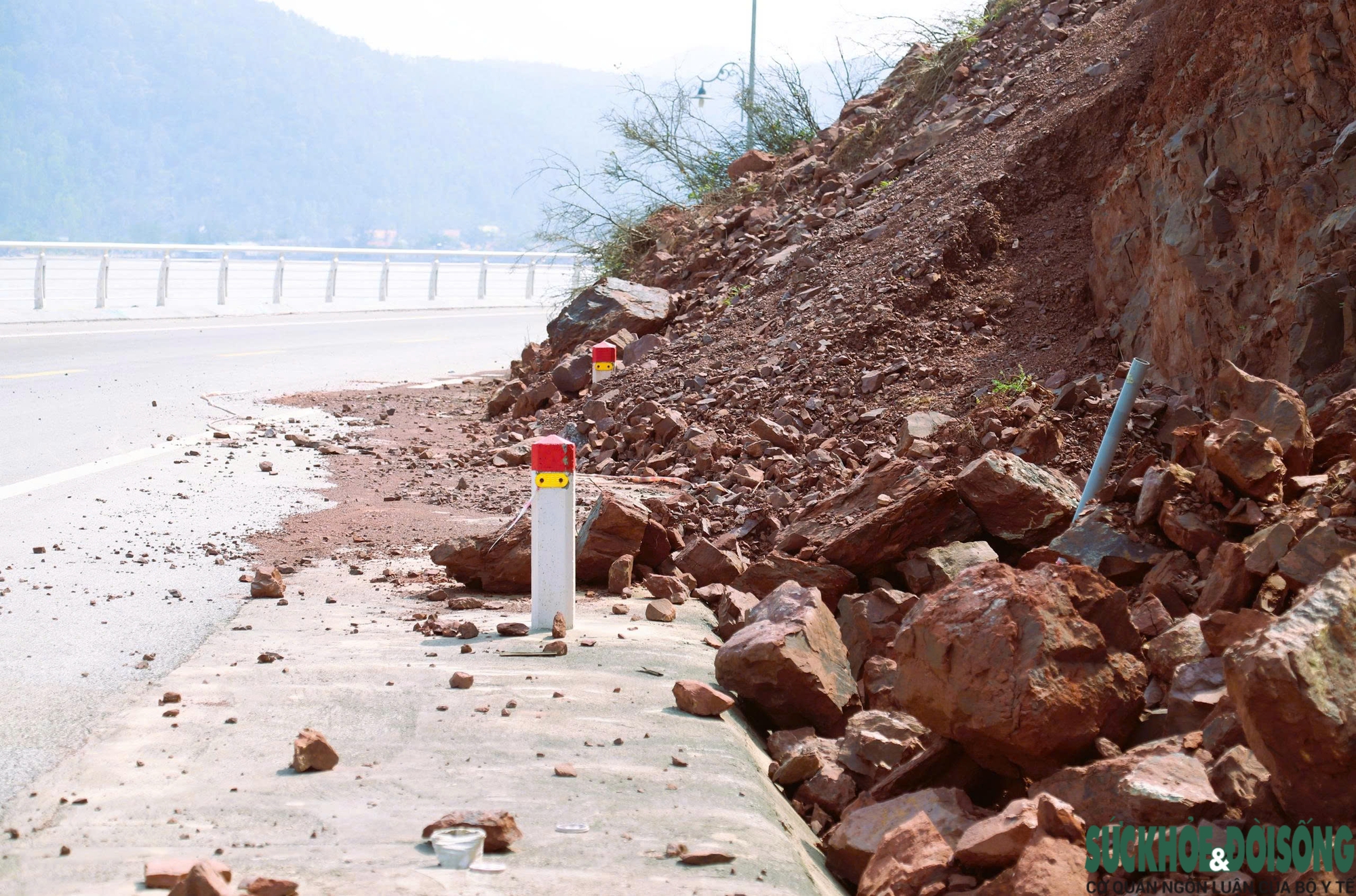 Nguy cơ sạt lở vách núi Mộ Dạ, đe doạ tuyến đường ven biển Nghệ An- Ảnh 13.