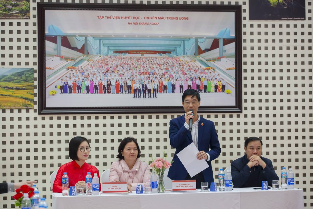 De tysta 'krigarna' har inget emot de långa avstånden, dag som natt, och donerar blod för att rädda människor - Foto 2. Những 'chiến binh' thầm lặng không ngại đường xa, đêm ngày, hiến giọt máu hoà hợp cứu người- Ảnh 2.