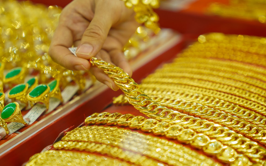 Giá vàng hôm nay ngày 30/11 chốt tuần tăng dữ dội, người mua lãi đậm- Ảnh 2.