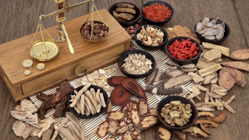 Hoàn thiện hành lang pháp lý trong bảo tồn và phát triển tri thức y học dân tộc- Ảnh 2. Hoàn thiện hành lang pháp lý trong bảo tồn và phát triển tri thức y học dân tộc- Ảnh 2.