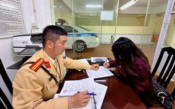 Chỉ có bằng 29 chỗ nhưng tài xế vẫn ‘vô tư’ lái xe khách 36 chỗ trên quốc lộ- Ảnh 4.