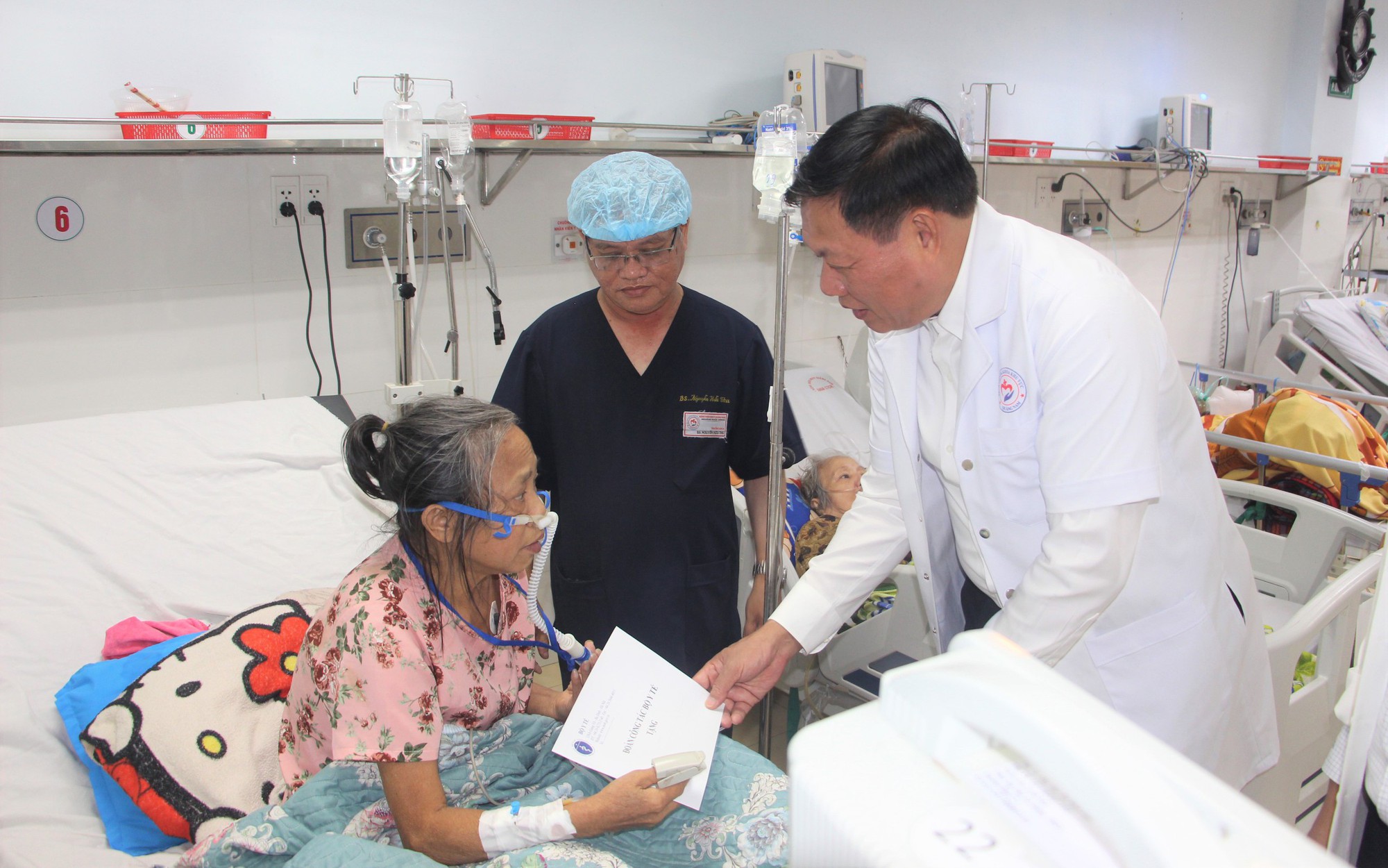 Thứ trưởng Bộ Y tế nêu 3 vấn đề bệnh viện miền Trung cần đặc biệt quan tâm trong mọi tình huống ngập