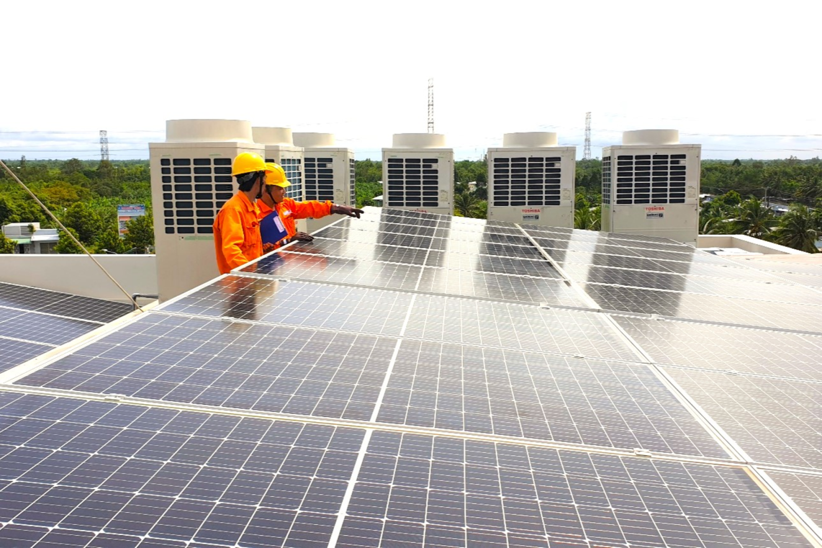 Hỗ trợ tối đa 2 triệu đồng cho hộ gia đình lắp điện mặt trời mái nhà- Ảnh 1.