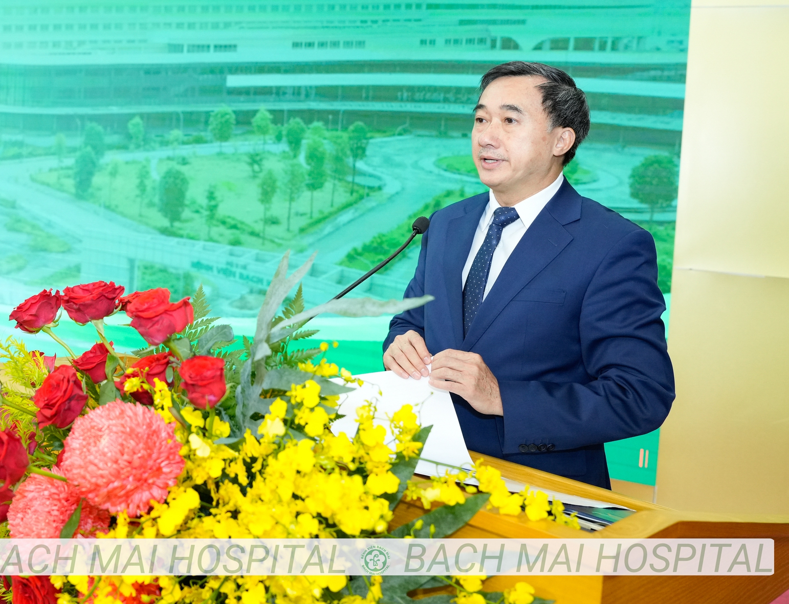 Thứ trưởng Trần Văn Thuấn: Tiếp tục hoàn thiện thể chế, thúc đẩy chuyển đổi số, đổi mới sáng tạo trong y tế- Ảnh 1.