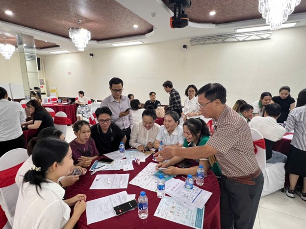 Hướng tới mục tiêu chấm dứt dịch AIDS vào năm 2030: Khi cộng đồng trở thành 'người bạn đồng hành' trong cuộc chiến chống HIV/AIDS- Ảnh 2. Hướng tới mục tiêu chấm dứt dịch AIDS vào năm 2030: Khi cộng đồng trở thành 'người bạn đồng hành' trong cuộc chiến chống HIV/AIDS- Ảnh 2.