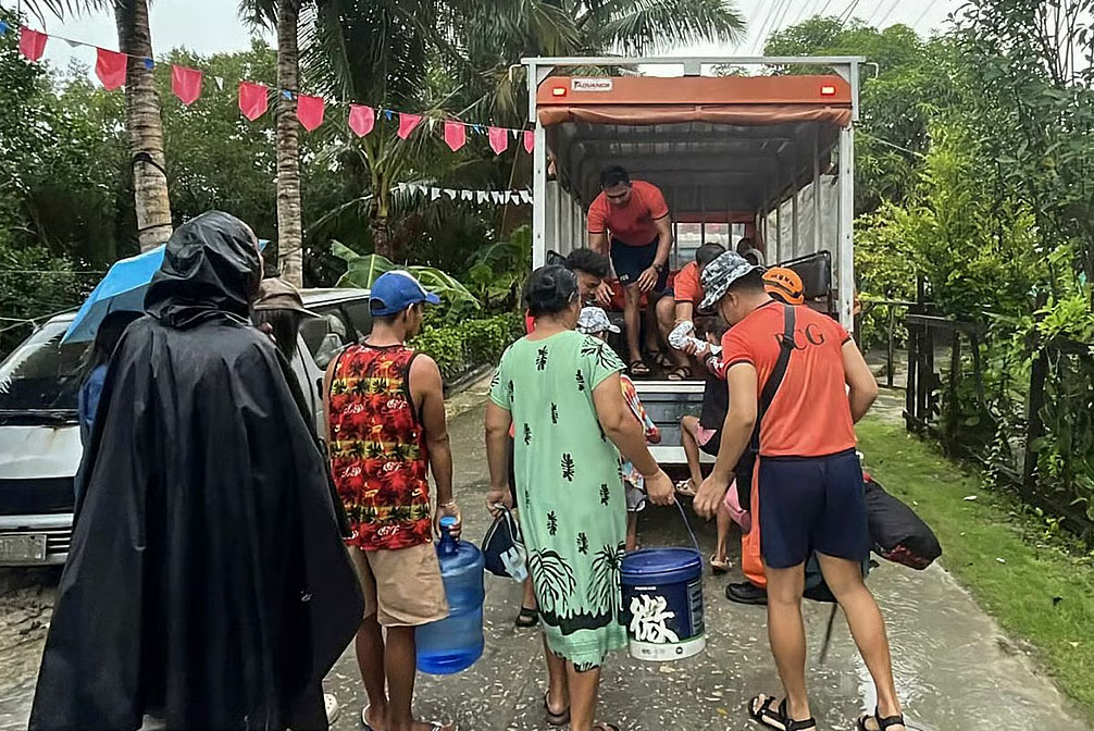Philippines sơ tán hàng nghìn người trước khi bão Kalmaegi đổ bộ- Ảnh 1. Philippines sơ tán hàng nghìn người trước khi bão Kalmaegi đổ bộ- Ảnh 1.