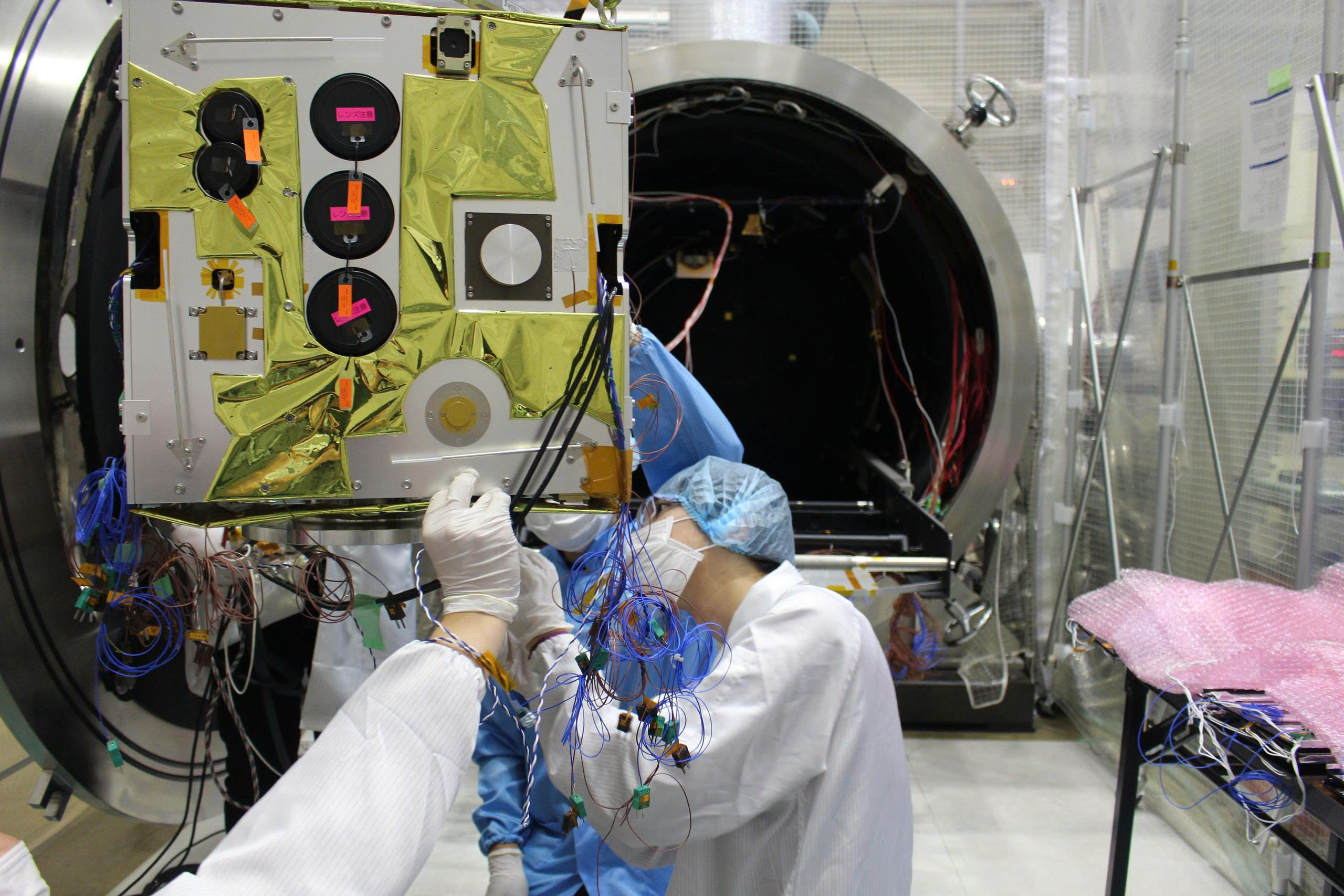 Kỳ 1: Hành trình chế tạo vệ tinh made in Việt Nam của các nhà khoa học trẻ- Ảnh 1. Kỳ 1: Hành trình chế tạo vệ tinh made in Việt Nam của các nhà khoa học trẻ- Ảnh 1.