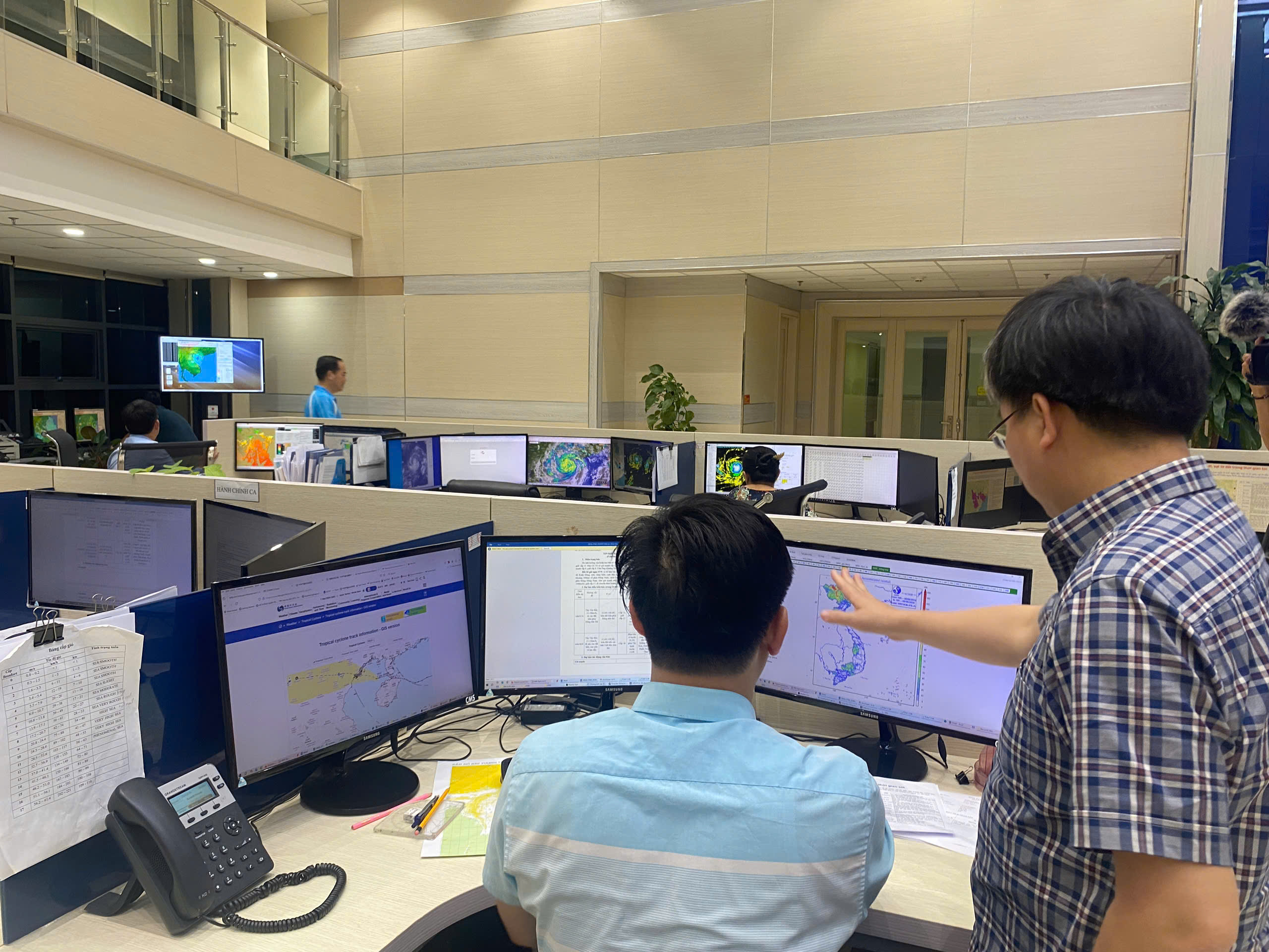 Kỳ 1: Dùng AI dự báo bão: Bước ngoặt của khoa học khí tượng Việt Nam- Ảnh 3. Công nghệ ‘chống trời’: Khi chuyển đổi số trở thành lá chắn trước thiên tai - Ảnh 4.