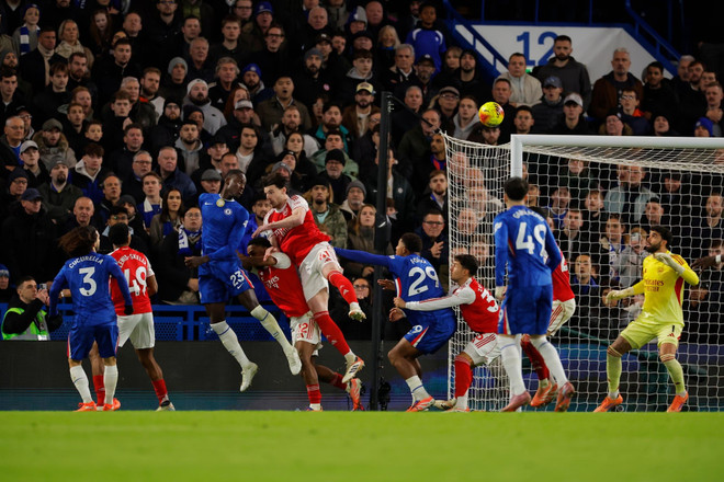 Premier League: Chelsea-Arsenal chia điểm trong trận cầu 'mưa thẻ phạt'- Ảnh 2.