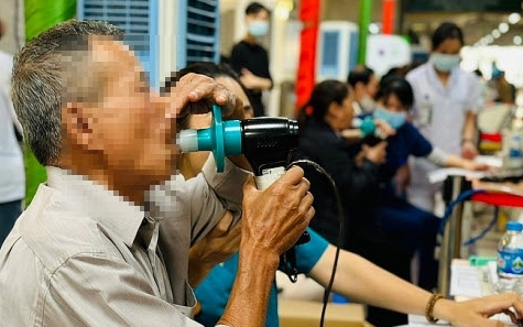 Giải pháp nào chia sẻ rủi ro tài chính về y tế?- Ảnh 5.