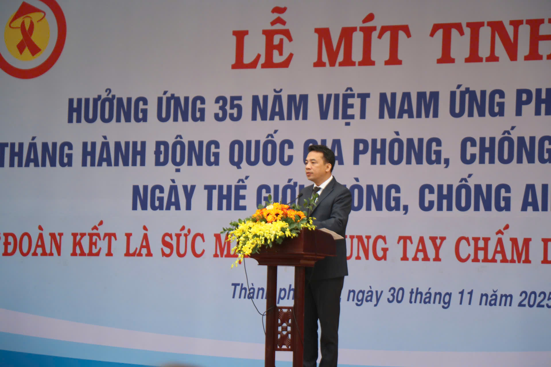 Ngành y tế giữ vai trò nòng cốt, vừa phòng ngừa, điều trị, vừa đồng hành với người nhiễm HIV- Ảnh 1. Ngành y tế giữ vai trò nòng cốt, vừa phòng ngừa, điều trị, vừa đồng hành với người nhiễm HIV- Ảnh 1.