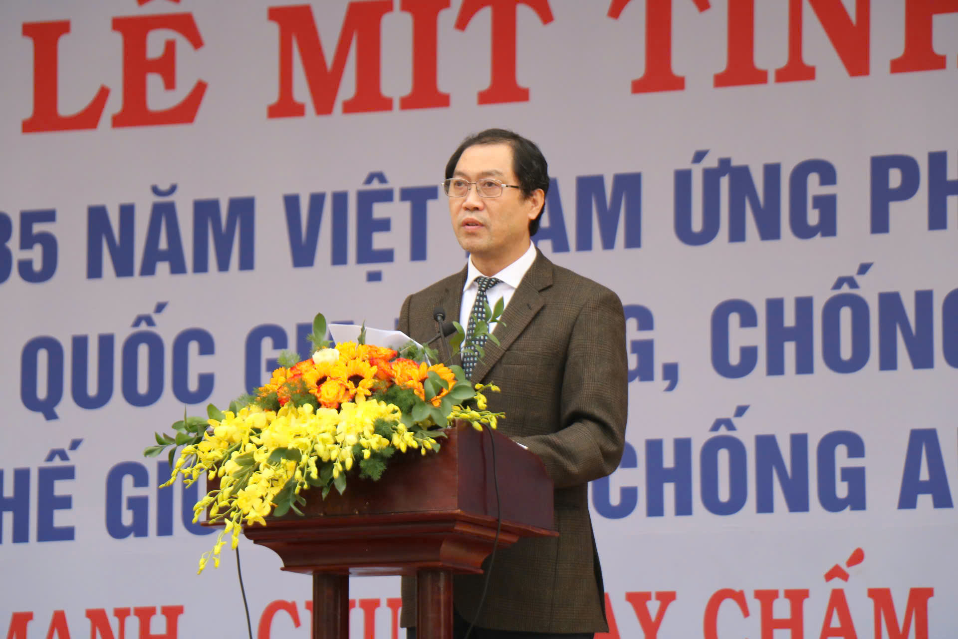 Ngành y tế giữ vai trò nòng cốt, vừa phòng ngừa, điều trị, vừa đồng hành với người nhiễm HIV- Ảnh 3. Ngành y tế giữ vai trò nòng cốt, vừa phòng ngừa, điều trị, vừa đồng hành với người nhiễm HIV- Ảnh 3.