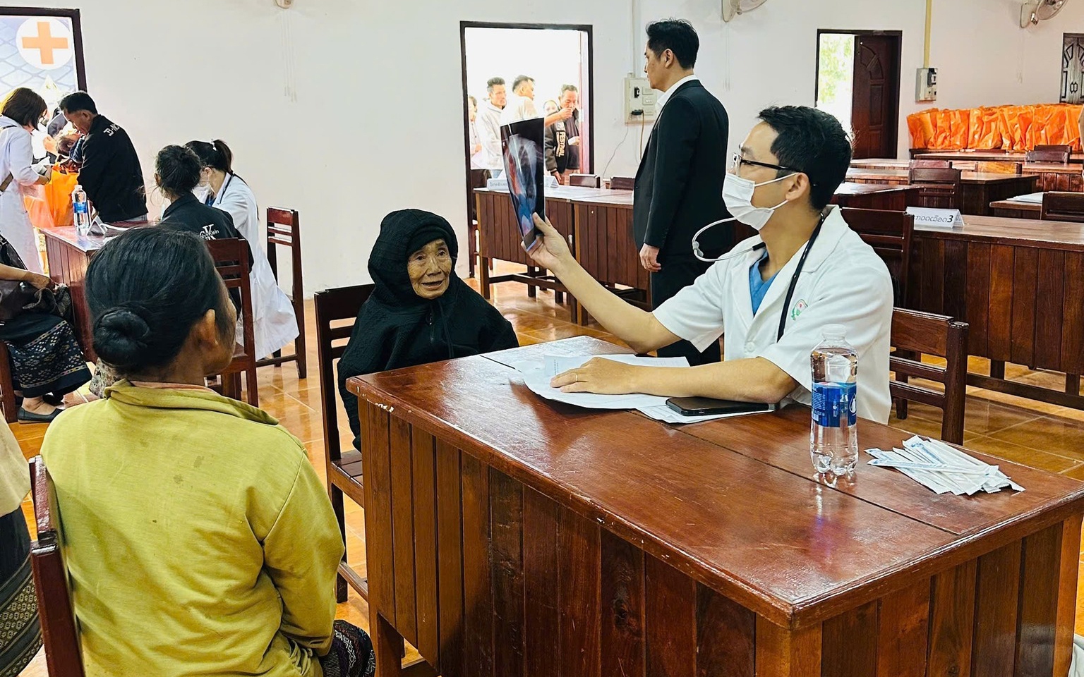 Thắt chặt hợp tác y tế giữa Nghệ An và Xiêng Khoảng giai đoạn 2026 - 2030 - Ảnh 8. Thắt chặt hợp tác y tế giữa Nghệ An và Xiêng Khoảng giai đoạn 2026 - 2030 - Ảnh 8.