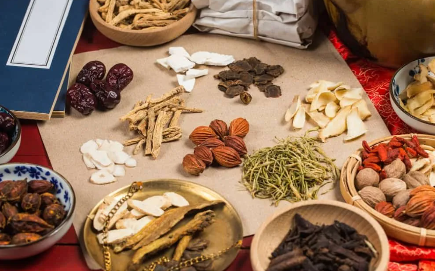 Hoàn thiện cơ chế, chính sách – nền tảng phát triển vùng nguyên liệu, hướng đi tất yếu cho ngành dược Việt Nam bền vững- Ảnh 4. 4 nhóm giải pháp then chốt thúc đẩy khai thác bền vững tài nguyên dược liệu tại Việt Nam