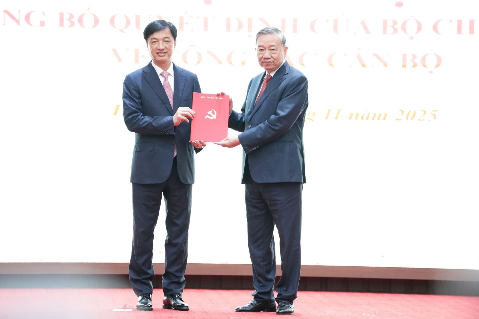 Ông Nguyễn Duy Ngọc giữ chức Bí thư Thành ủy Hà Nội- Ảnh 1. Ông Nguyễn Duy Ngọc giữ chức Bí thư Thành ủy Hà Nội- Ảnh 1.