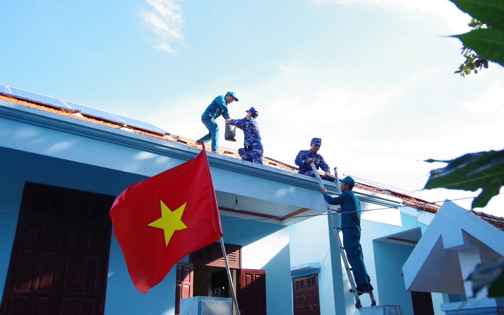 Danh sách các khu vực bị ảnh hưởng nặng nhất khi bão số 13 đổ bộ- Ảnh 1. Đặc khu Trường Sa chủ động triển khai phương án ứng phó bão số 13