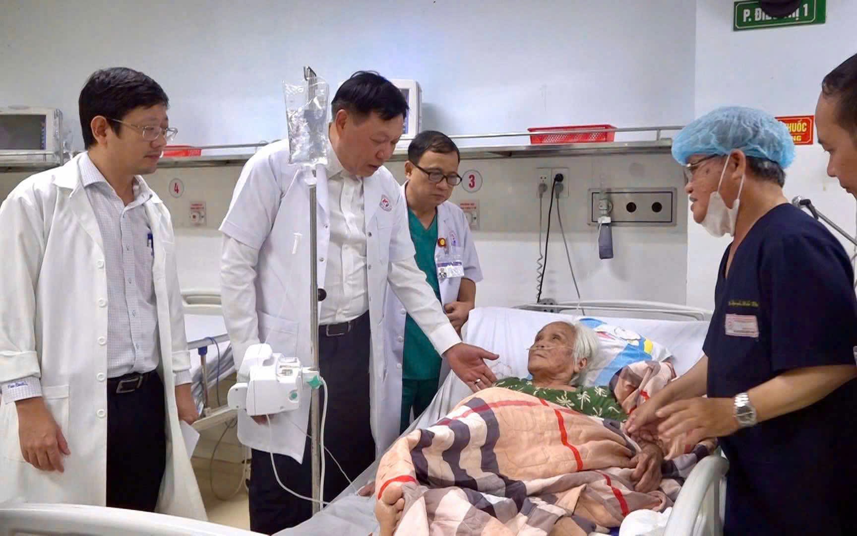 Bộ Y tế kiểm tra công tác phòng, chống dịch sau mưa lũ tại Đà Nẵng