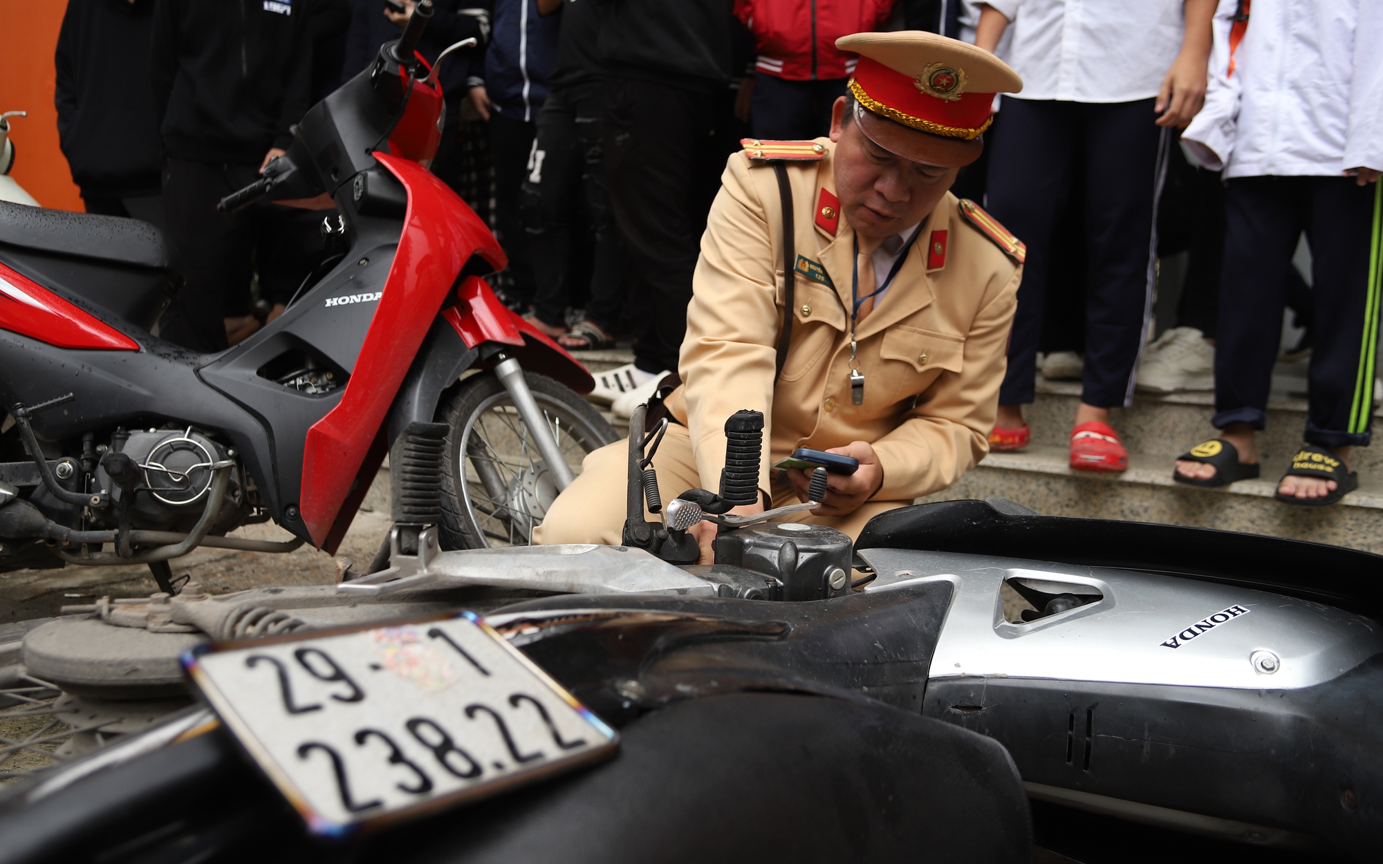 Hơn 3.100 học sinh Hà Nội vi phạm giao thông, nhiều trường học bị nêu tên- Ảnh 1.