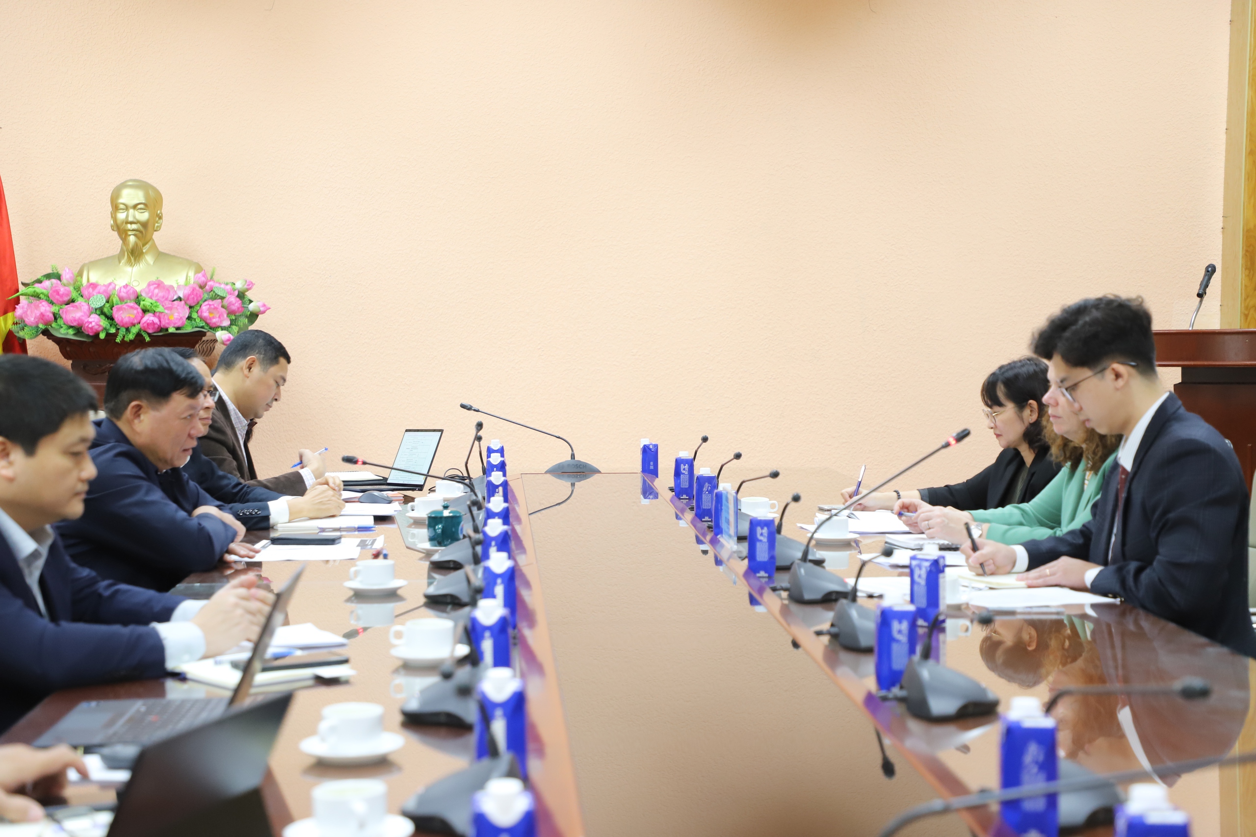 Thứ trưởng Bộ Y tế Đỗ Xuân Tuyên làm việc với Hiệp hội Công nghệ y tế tiên tiến – AdvaMed, Hoa Kỳ- Ảnh 3.