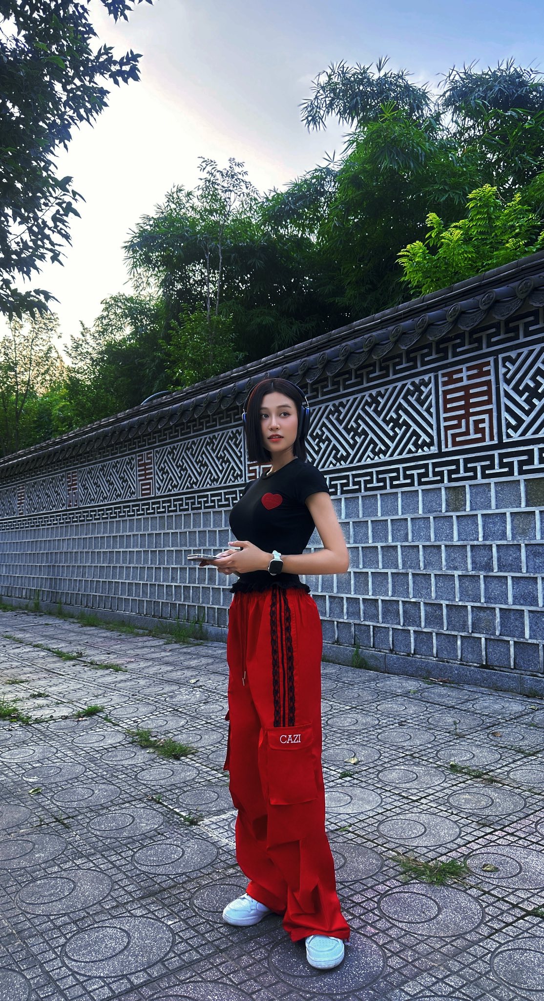 Tú - nữ giám đốc mạnh mẽ trong 'Cách em 1 milimet' đời thực có sắc vóc ra sao?- Ảnh 2. Tú - nữ giám đốc mạnh mẽ trong 'Cách em 1 milimet' đời thực có sắc vóc ra sao?- Ảnh 2.