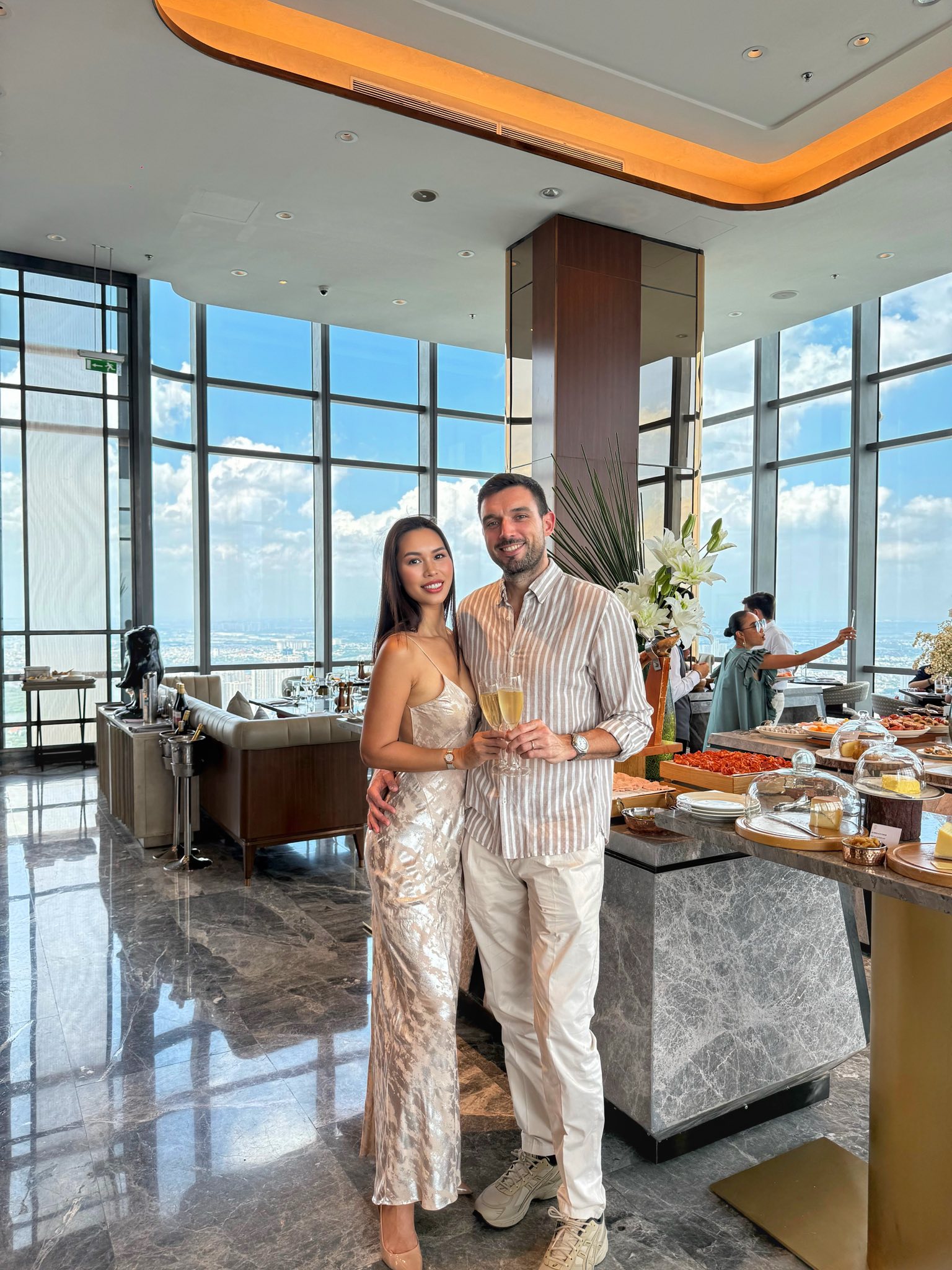 9 năm hôn nhân đẹp như cổ tích của siêu mẫu Hà Anh và chồng Tây- Ảnh 6. 9 năm hôn nhân đẹp như cổ tích của siêu mẫu Hà Anh và chồng Tây- Ảnh 6.