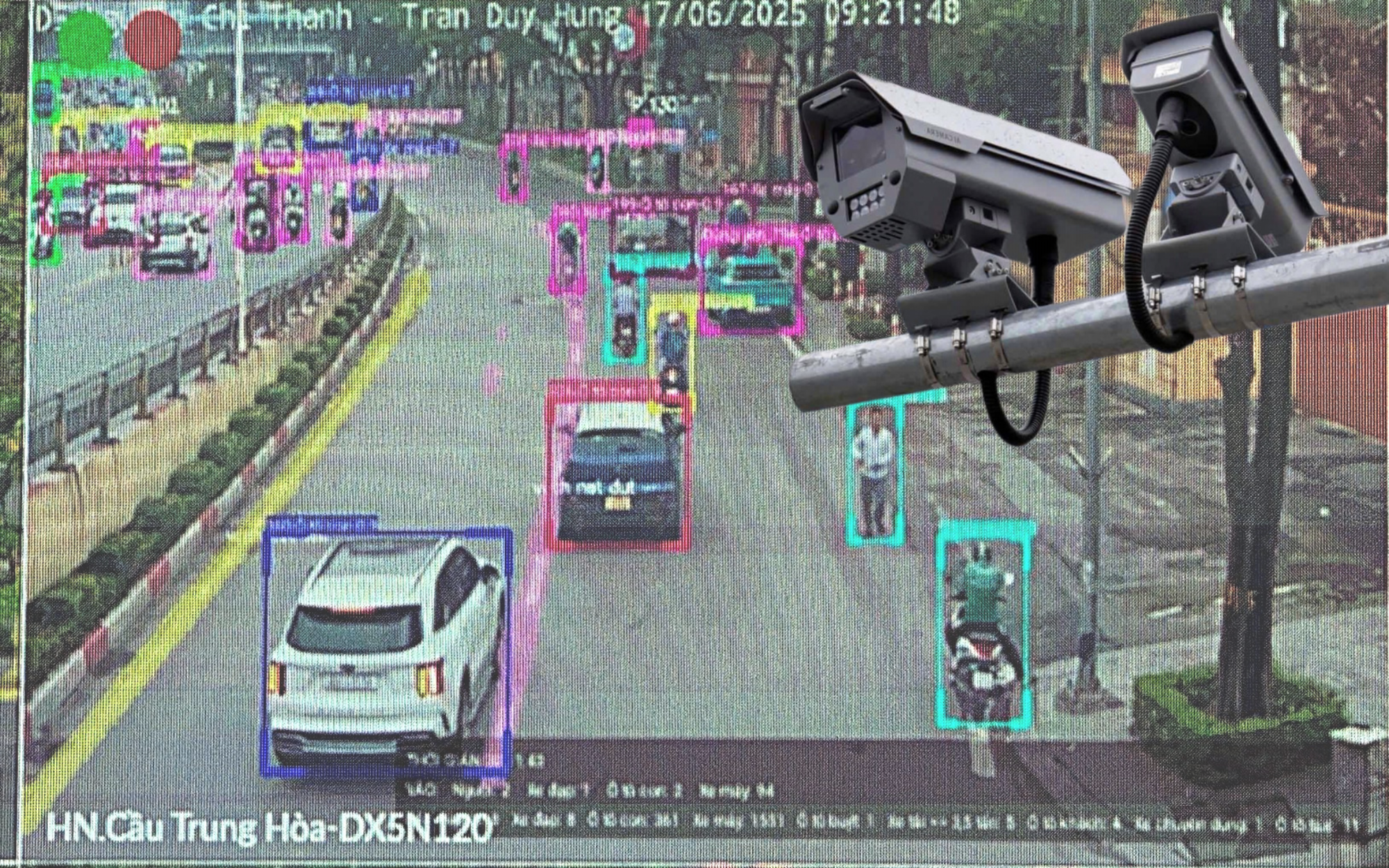 Ô tô tải gây tai nạn liên hoàn trong ngõ Hoàng Mai, tài xế bỏ lại xe rời hiện trường- Ảnh 1. Ô tô tải gây tai nạn liên hoàn trong ngõ Hoàng Mai, tài xế bỏ lại xe rời hiện trường- Ảnh 1.