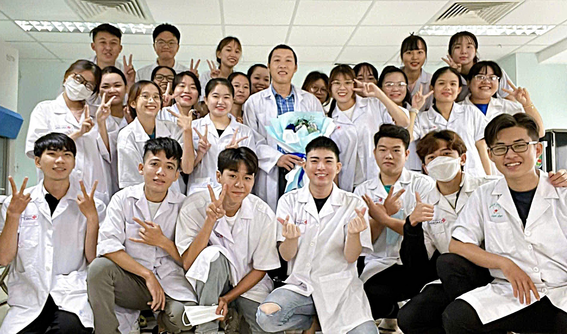 Tư vấn online suốt 10 năm, giảng viên 9X biến mạng xã hội thành 'cầu nối' cho người nhiễm HIV- Ảnh 4. Tư vấn online suốt 10 năm, giảng viên 9X biến mạng xã hội thành 'cầu nối' cho người nhiễm HIV- Ảnh 4.