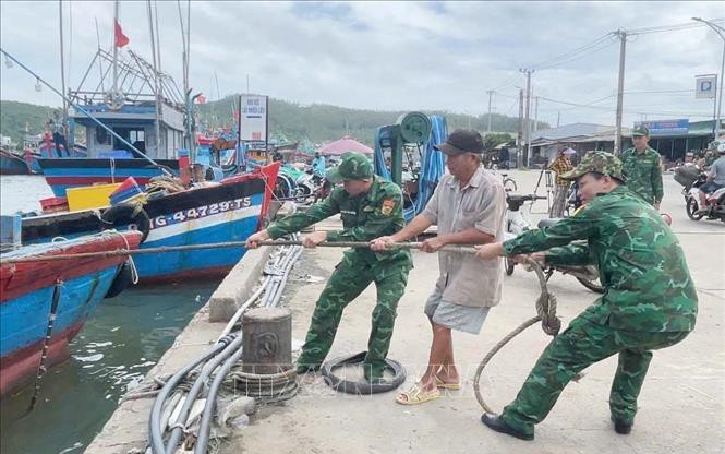 Bão số 13 sẽ đổ bộ đất liền các tỉnh Đà Nẵng đến Khánh Hòa vào chiều nay- Ảnh 1. Bão số 13 sẽ đổ bộ đất liền các tỉnh Đà Nẵng đến Khánh Hòa vào chiều nay- Ảnh 1.