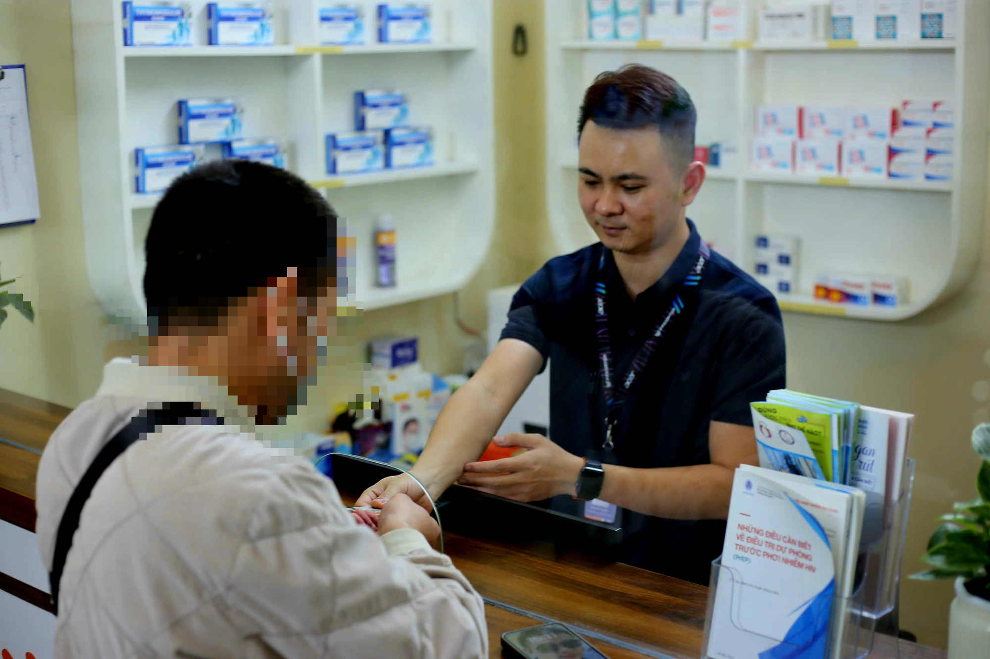 Đồng tính nam nhiễm HIV - Lời người trong cuộc (2): Vòng xoáy kép- Ảnh 6. Đồng tính nam nhiễm HIV - Lời người trong cuộc (2): Vòng xoáy kép- Ảnh 6.