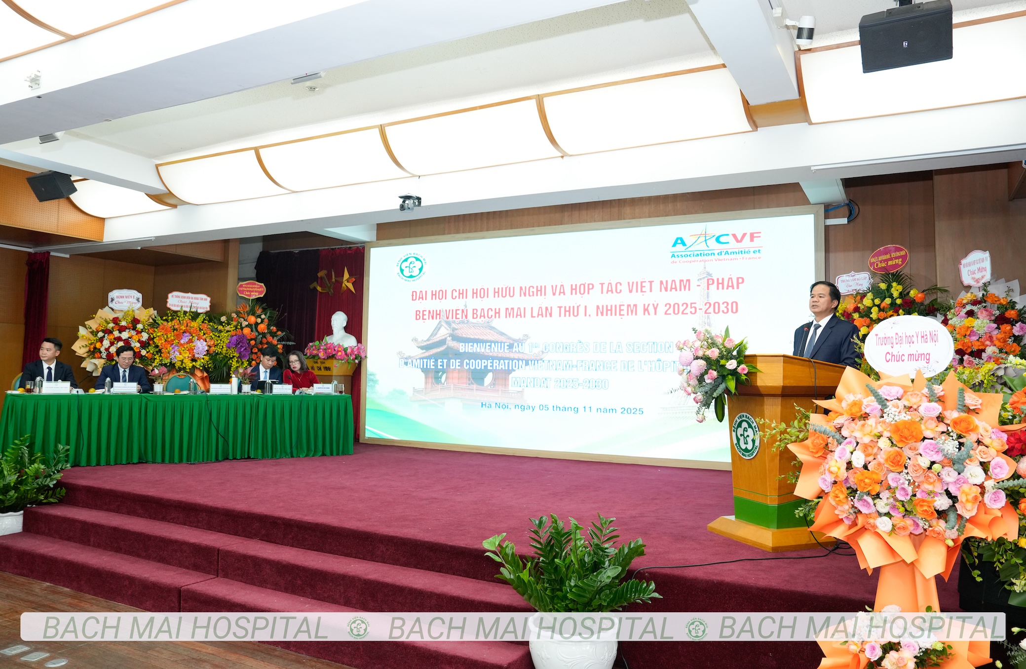 अंतर्राष्ट्रीय सहयोग को बढ़ावा देना, बाक माई ब्रांड को एकीकृत करना, मानवतावादी चिकित्सा का विकास करना - फोटो 2. Thúc đẩy hợp tác quốc tế, đưa thương hiệu Bạch Mai hội nhập, phát triển y học nhân văn- Ảnh 2.