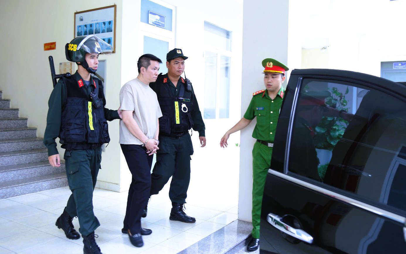 Chồng ca sĩ Đoàn Di Băng có thể đối diện khung hình phạt nào?- Ảnh 2. Bắt chồng ca sĩ Đoàn Di Băng