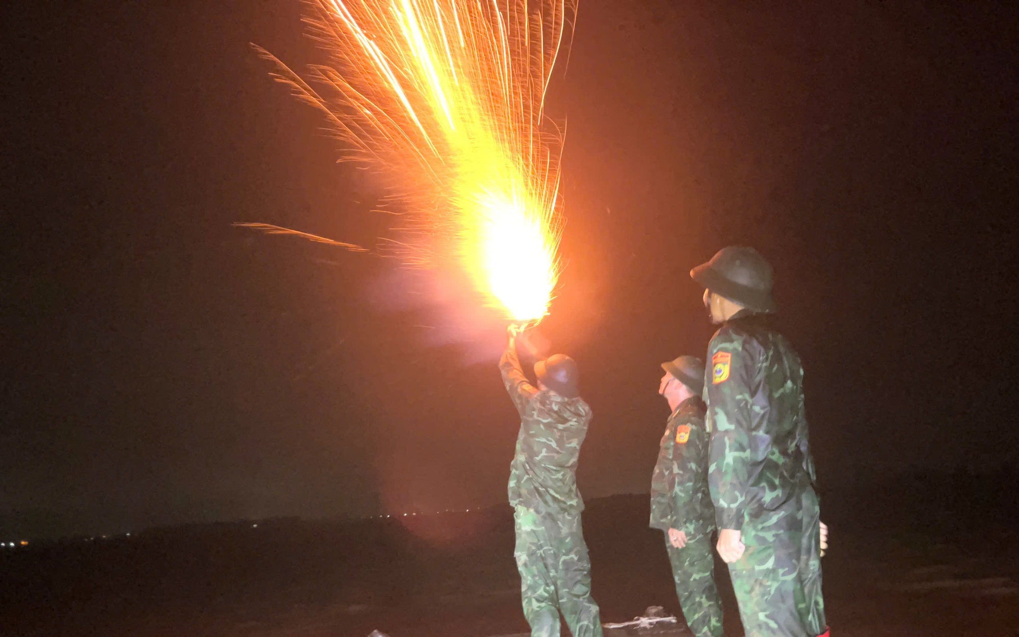 Chủ tịch UBND TPHCM chỉ đạo khẩn phòng, chống bão Kalmaegi- Ảnh 3. Huế vừa khắc phục hậu quả mưa lũ, vừa ứng phó với bão số 13