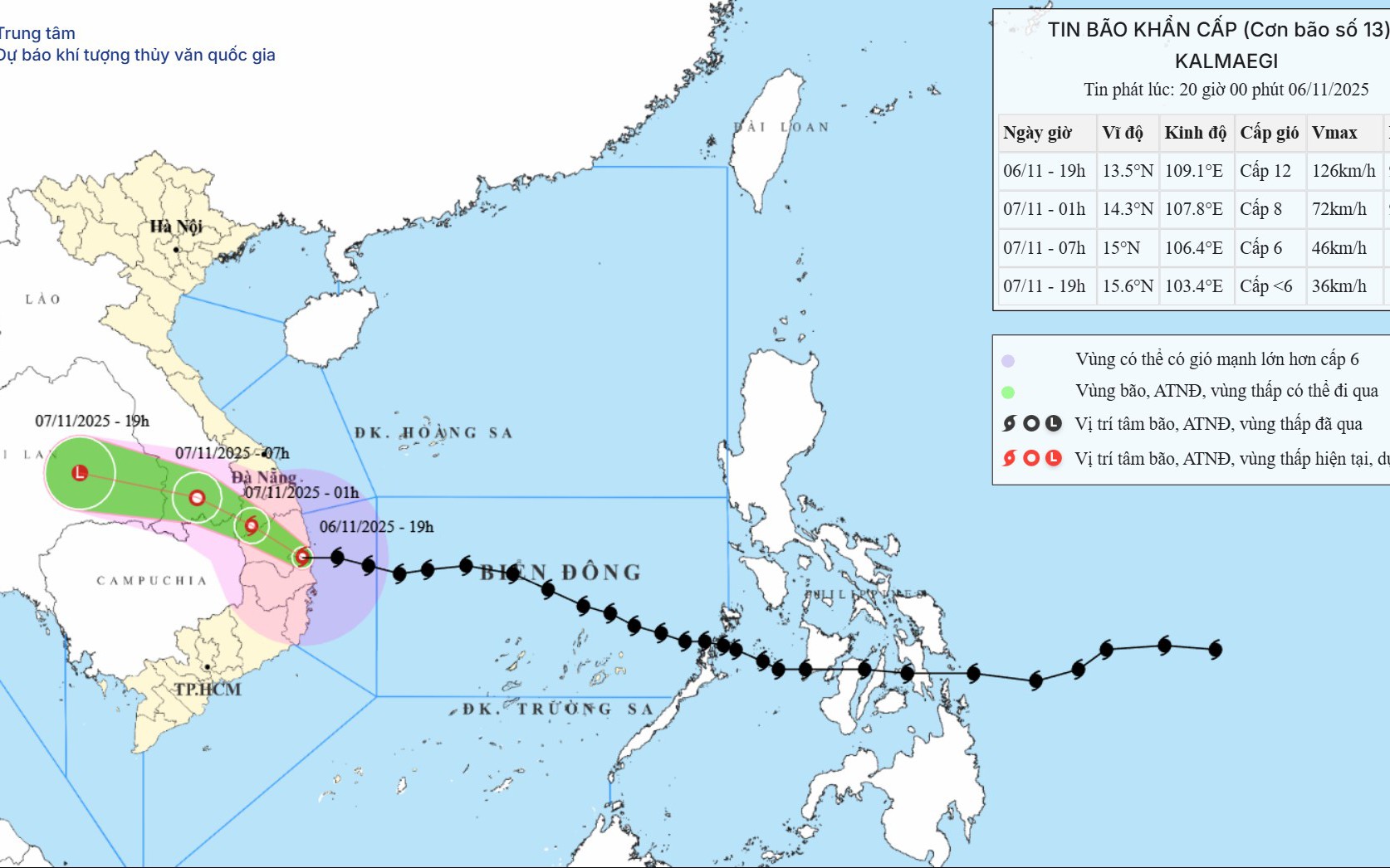 Bão số 13 suy yếu thành vùng áp thấp, miền Trung hứng mưa lớn- Ảnh 1. Đổ bộ vào đất liền các tỉnh Gia Lai và Đắk Lắk, bão số 13 tiếp tục di chuyển rất nhanh