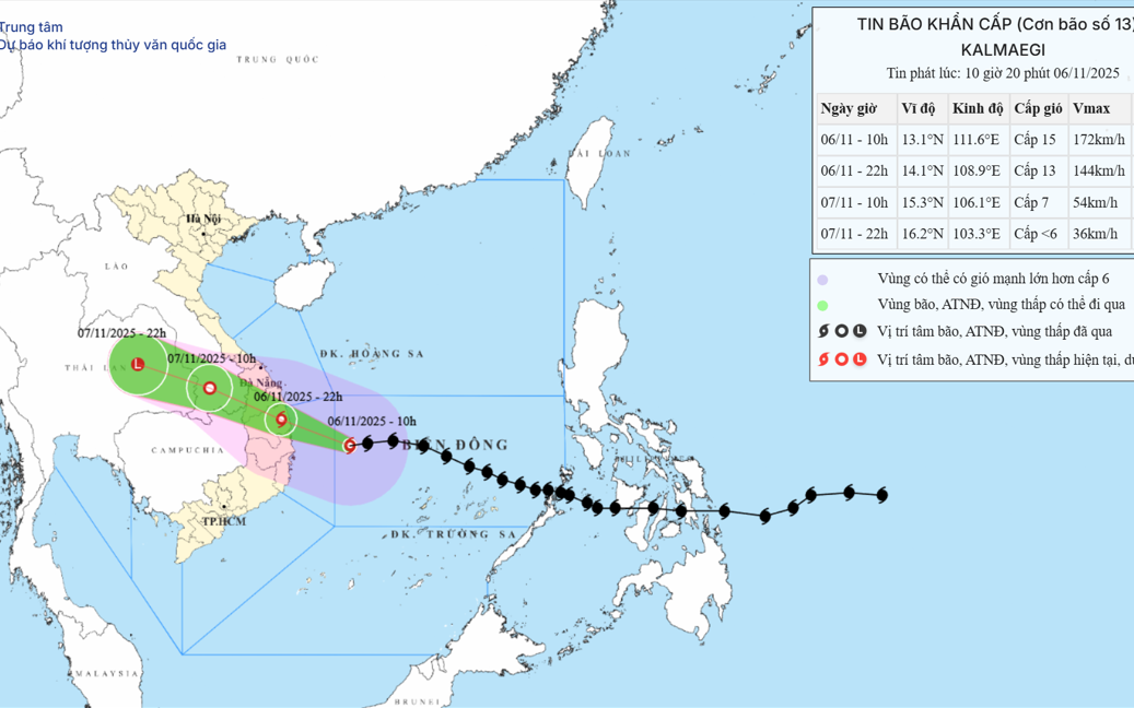 Bão số 13 tăng cấp khi gần bờ, đổ bộ Quảng Ngãi - Gia Lai vào chiều tối nay- Ảnh 3. Bão số 13 đang di chuyển rất nhanh, tiến gần vùng biển Quy Nhơn