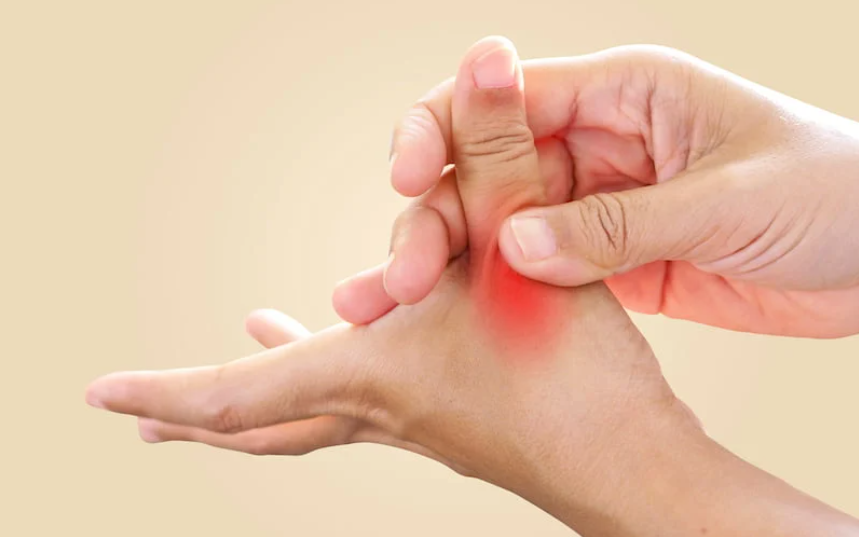 Tê đau ngón tay cái, cô gái bất ngờ phát hiện căn bệnh hiếm gặp