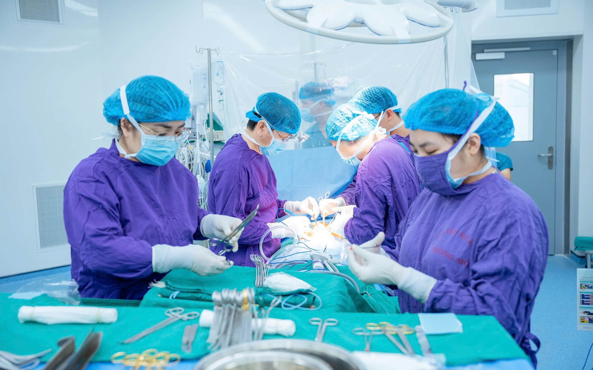 Tiên phong thực hiện những ca ghép tạng ghi dấu ấn nền y học Việt Nam với thế giới