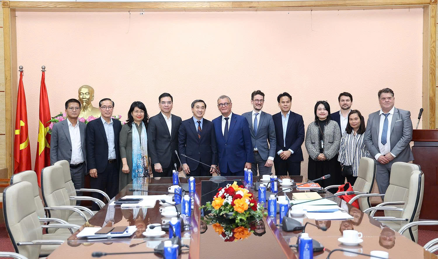 Thứ trưởng Trần Văn Thuấn làm việc với đoàn công tác Bộ Châu Âu và Ngoại giao Pháp- Ảnh 7. Thứ trưởng Trần Văn Thuấn làm việc với đoàn công tác Bộ Châu Âu và Ngoại giao Pháp- Ảnh 7.