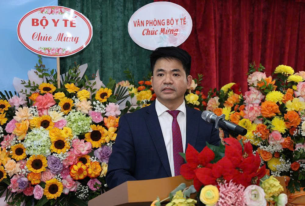 मंत्री दाओ हांग लान ने औषधीय सामग्री संस्थान के निदेशक के स्थानांतरण और नियुक्ति का निर्णय सौंपा - फोटो 4. Bộ trưởng Đào Hồng Lan trao quyết định điều động, bổ nhiệm Viện trưởng Viện Dược liệu- Ảnh 4.