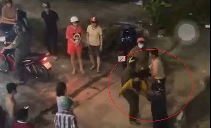 Người đàn ông 'vô danh' lao xuống dòng nước xiết cứu phụ nữ nhảy cầu- Ảnh 2. Người đàn ông 'vô danh' lao xuống dòng nước xiết cứu phụ nữ nhảy cầu- Ảnh 2.